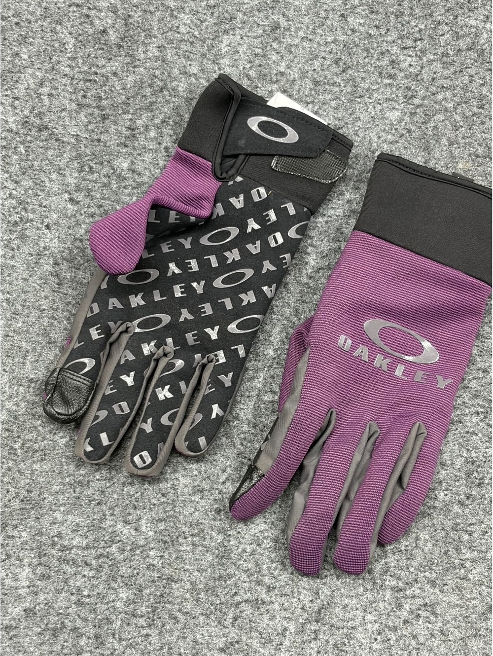 Oakley Purple and Black Full Finger Gloves Size M